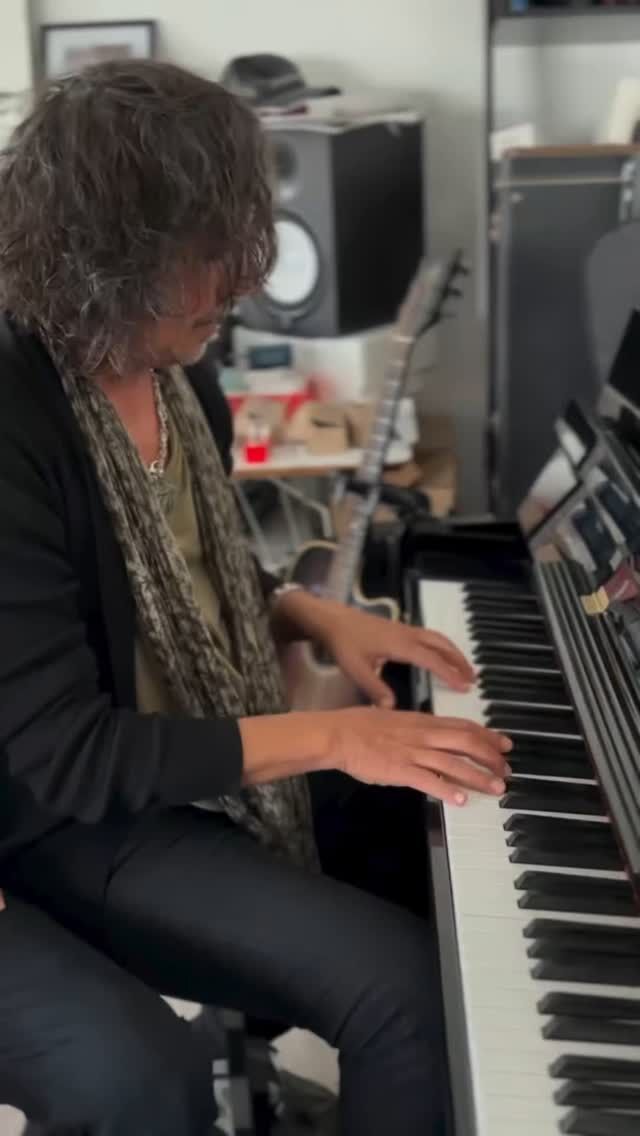 La felicidad un camino... @zorritovon @ike_parodi @charlygarcia ENORME....

#CULTURAYPUNTO  #LACOSAESASI #PUNTOROTONDA #ELMUNDOYSUSMUNDOS #MATESCULTURAYPUNTO